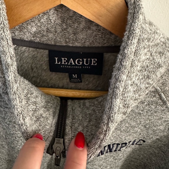 League Collegiate Wear Quinnipiac Quarter-Zip Jacket in Heather Gray, size: M - Picture 3 of 3